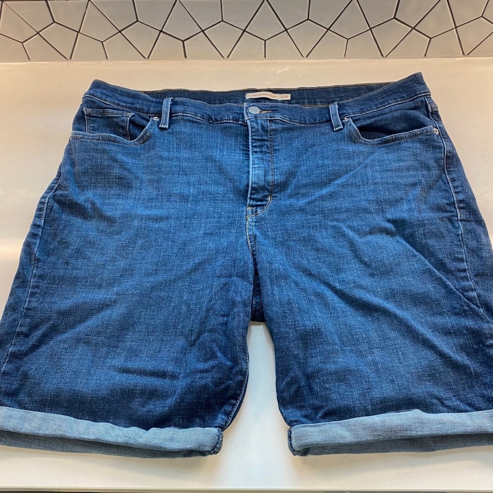 Levi's Women's‎ Denim Bermuda Jean Shorts Dark Wash Plus Size Comfort Size 22W